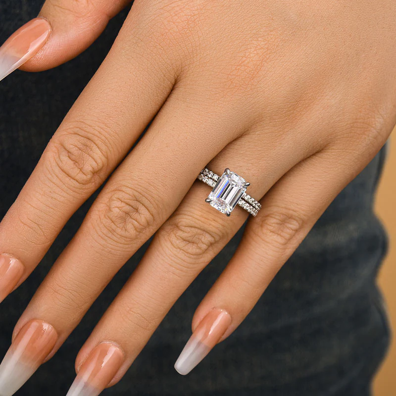 emerald solitaire ring